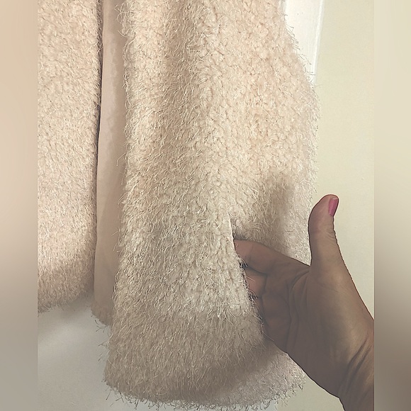 Betsey Johnson Faux Fur Off White Vest .Front Hook Eye Close and Pockets. Size M - Picture 9 of 13